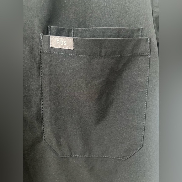 Figs Leon Three-Pocket Scrub Top™ (Size M) - Picture 7 of 13